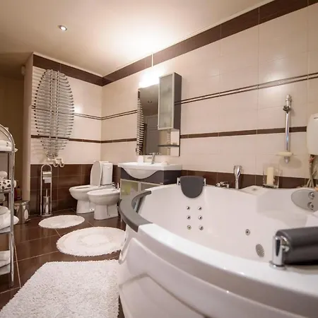 Panoramic Oasis Apartment